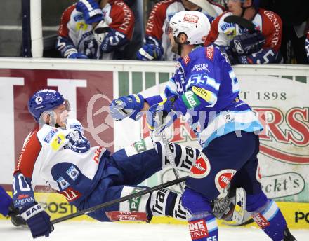 EBEL. Eishockey Bundesliga. VSV gegen Medvescak Zagreb. Scott Hotham (VSV), Tomislav Zanoski (Zagreb). Villach, am 23.9.2012.
Foto: Kuess
---
pressefotos, pressefotografie, kuess, qs, qspictures, sport, bild, bilder, bilddatenbank