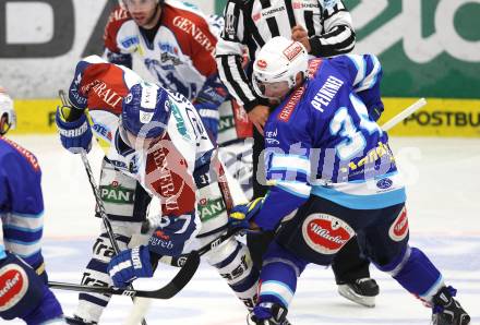 EBEL. Eishockey Bundesliga. VSV gegen Medvescak Zagreb. Markus Peintner (VSV), Anthony Yelovich (Zagreb). Villach, am 23.9.2012.
Foto: Kuess
---
pressefotos, pressefotografie, kuess, qs, qspictures, sport, bild, bilder, bilddatenbank