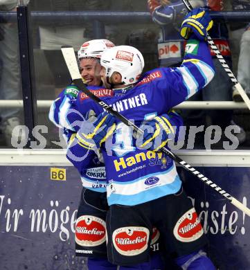 EBEL. Eishockey Bundesligal. EC VSV gegen KHL Medvescak Zagreb. Torjubel Marco Pewal, Markus Peintner (VSV).. Villach, am 23.9.2012.
Foto: Kuess 


---
pressefotos, pressefotografie, kuess, qs, qspictures, sport, bild, bilder, bilddatenbank