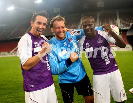 Fussball OEFB Cup. SK Austria Klagenfurt gegen FC Admira Wacker
Moedling. Jubel Matthias Dollinger, Alexander Schenk, Thierry Fidjeu Tazemeta (Austria). Klagenfurt, am 25.9.2012.
Foto: Kuess
---
pressefotos, pressefotografie, kuess, qs, qspictures, sport, bild, bilder, bilddatenbank