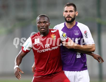 Fussball OEFB Cup. SK Austria Klagenfurt gegen FC Admira Wacker Moedling. Oliver Pusztai  (Austria), Issiaka Ouedraogo (Admira). Klagenfurt, am 25.9.2012.
Foto: Kuess
---
pressefotos, pressefotografie, kuess, qs, qspictures, sport, bild, bilder, bilddatenbank