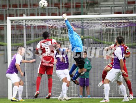 Fussball OEFB Cup. SK Austria Klagenfurt gegen FC Admira Wacker Moedling. Alexander Schenk (Austria), Issiaka Ouedraogo (Admira). Klagenfurt, am 25.9.2012.
Foto: Kuess
---
pressefotos, pressefotografie, kuess, qs, qspictures, sport, bild, bilder, bilddatenbank