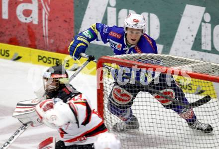 EBEL. Eishockey Bundesligal. EC VSV gegen HC Orli Znojmo. Antti Pusa, (VSV), Filip Landsman  (Znojmo). Villach, am 28.9.2012.
Foto: Kuess 


---
pressefotos, pressefotografie, kuess, qs, qspictures, sport, bild, bilder, bilddatenbank