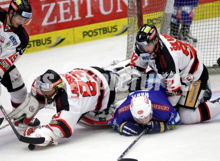 EBEL. Eishockey Bundesligal. EC VSV gegen HC Orli Znojmo. Nikolaus Hartl, Martin (VSV),  Skadra, Filip Landsman (Znojmo). Villach, am 28.9.2012.
Foto: Kuess 


---
pressefotos, pressefotografie, kuess, qs, qspictures, sport, bild, bilder, bilddatenbank