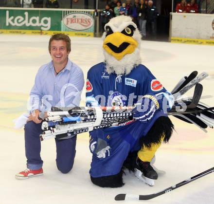 EBEL. Eishockey Bundesligal. EC VSV gegen HC Orli Znojmo. Stadionsprecher Joschi Peharz, Maskottchen Villi (VSV). Villach, am 28.9.2012.
Foto: Kuess 


---
pressefotos, pressefotografie, kuess, qs, qspictures, sport, bild, bilder, bilddatenbank