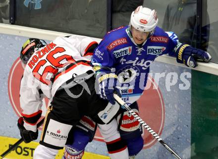 EBEL. Eishockey Bundesligal. EC VSV gegen HC Orli Znojmo. Stefan Bacher, (VSV), Juraj Roznik  (Znojmo). Villach, am 28.9.2012.
Foto: Kuess 


---
pressefotos, pressefotografie, kuess, qs, qspictures, sport, bild, bilder, bilddatenbank