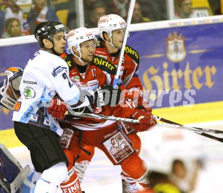 EBEL. Eishockey Bundesliga. EC KAC gegen SAPA Fehervar AV19.  Gregor Hager, (KAC), Peter Hetenyi  (Alba Volan). Klagenfurt, am 28.9.2012.
Foto: Kuess 


---
pressefotos, pressefotografie, kuess, qs, qspictures, sport, bild, bilder, bilddatenbank