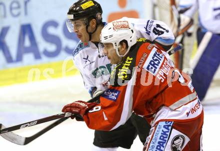 EBEL. Eishockey Bundesliga. EC KAC gegen SAPA Fehervar AV19.  Tyler Spurgeon,  (KAC), Ladislav Sikorcin (Alba Volan). Klagenfurt, am 28.9.2012.
Foto: Kuess 


---
pressefotos, pressefotografie, kuess, qs, qspictures, sport, bild, bilder, bilddatenbank