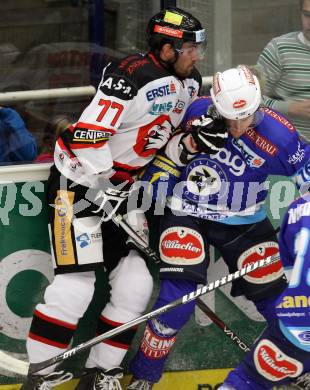 EBEL. Eishockey Bundesligal. EC VSV gegen HC Orli Znojmo.  Daniel Nageler, (VSV), Kyle Wharton  (Znojmo). Villach, am 28.9.2012.
Foto: Kuess 


---
pressefotos, pressefotografie, kuess, qs, qspictures, sport, bild, bilder, bilddatenbank