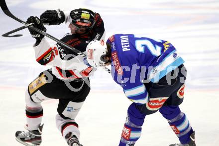 EBEL. Eishockey Bundesligal. EC VSV gegen HC Orli Znojmo. Benjamin Petrik,  (VSV), Antonin Boruta (Znojmo). Villach, am 28.9.2012.
Foto: Kuess 


---
pressefotos, pressefotografie, kuess, qs, qspictures, sport, bild, bilder, bilddatenbank