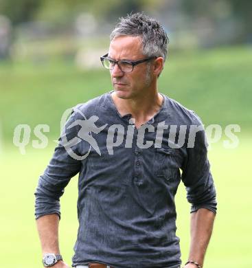 Fussball Kaerntner Liga. ATUS Ferlach gegen Rapid Lienz. Trainer Bernhard Hanser (Lienz). Ferlach, am 29.9.2012.
Foto:Kuess
---
pressefotos, pressefotografie, kuess, qs, qspictures, sport, bild, bilder, bilddatenbank