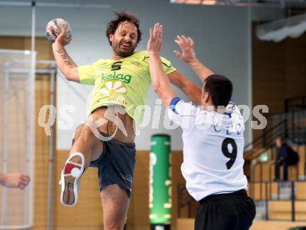 Handball Bundesliga. HC Kelag Kaernten gegn HC ece bulls Bruck. Branko Bedekovic, (HCK), Markus Jantscher (Bruck). Viktring, am 29.9.2012.
Foto: Kuess
---
pressefotos, pressefotografie, kuess, qs, qspictures, sport, bild, bilder, bilddatenbank