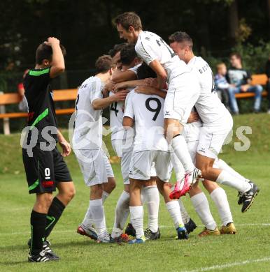 Fussball Kaerntner Liga. ATUS Ferlach gegen Rapid Lienz. Torjubel  (Ferlach). Ferlach, am 29.9.2012.
Foto:Kuess
---
pressefotos, pressefotografie, kuess, qs, qspictures, sport, bild, bilder, bilddatenbank