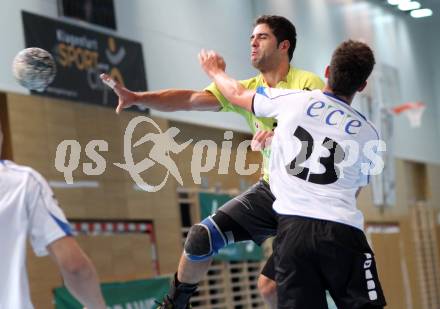 Handball Bundesliga. HC Kelag Kaernten gegn HC ece bulls Bruck. Josef Sourek, (HCK), Alexander Fritz  (Bruck). Viktring, am 29.9.2012.
Foto: Kuess
---
pressefotos, pressefotografie, kuess, qs, qspictures, sport, bild, bilder, bilddatenbank