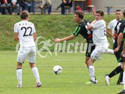 Fussball Kaerntner Liga. ATUS Ferlach gegen Rapid Lienz. Markus Dixer, Petar Maric (Ferlach), Daniel Ortner (Lienz). Ferlach, am 29.9.2012.
Foto:Kuess
---
pressefotos, pressefotografie, kuess, qs, qspictures, sport, bild, bilder, bilddatenbank