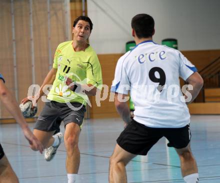 Handball Bundesliga. HC Kelag Kaernten gegn HC ece bulls Bruck. Markus Goeschl, (HCK), Markus Jantscher (Bruck). Viktring, am 29.9.2012.
Foto: Kuess
---
pressefotos, pressefotografie, kuess, qs, qspictures, sport, bild, bilder, bilddatenbank