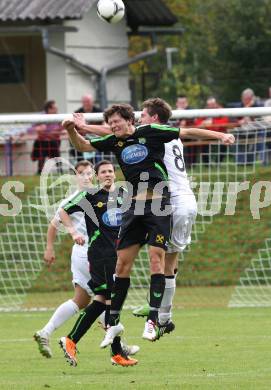 Fussball Kaerntner Liga. ATUS Ferlach gegen Rapid Lienz. Markus Dixer (Ferlach), Daniel Ortner (Lienz). Ferlach, am 29.9.2012.
Foto:Kuess
---
pressefotos, pressefotografie, kuess, qs, qspictures, sport, bild, bilder, bilddatenbank