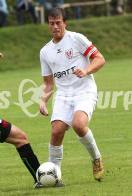 Fussball Kaerntner Liga. ATUS Ferlach gegen Rapid Lienz. Thomas Waldhauser (Ferlach). Ferlach, am 29.9.2012.
Foto:Kuess
---
pressefotos, pressefotografie, kuess, qs, qspictures, sport, bild, bilder, bilddatenbank