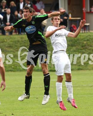 Fussball Kaerntner Liga. ATUS Ferlach gegen Rapid Lienz. Petar Maric (Ferlach), Markus Sumerauer (Lienz). Ferlach, am 29.9.2012.
Foto:Kuess
---
pressefotos, pressefotografie, kuess, qs, qspictures, sport, bild, bilder, bilddatenbank