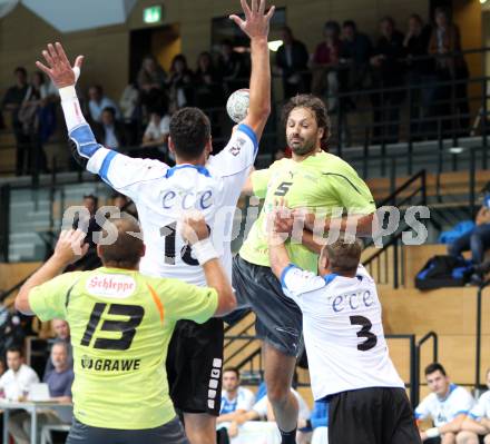 Handball Bundesliga. HC Kelag Kaernten gegn HC ece bulls Bruck. Branko Bedekovic, (HCK), Ivan Ivisic (Bruck). Viktring, am 29.9.2012.
Foto: Kuess
---
pressefotos, pressefotografie, kuess, qs, qspictures, sport, bild, bilder, bilddatenbank