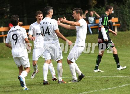 Fussball Kaerntner Liga. ATUS Ferlach gegen Rapid Lienz. Torjubel Darko Djukic, Salih Alic (Ferlach). Ferlach, am 29.9.2012.
Foto:Kuess
---
pressefotos, pressefotografie, kuess, qs, qspictures, sport, bild, bilder, bilddatenbank