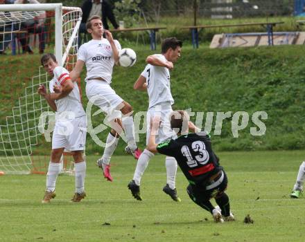 Fussball Kaerntner Liga. ATUS Ferlach gegen Rapid Lienz. Thomas Waldhauser, Petar Maric,  Salih Alic (Ferlach), Stefan Karre (Lienz). Ferlach, am 29.9.2012.
Foto:Kuess
---
pressefotos, pressefotografie, kuess, qs, qspictures, sport, bild, bilder, bilddatenbank