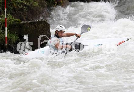 Wildwassersport. Alpe Adria Kanu Slalom Gurk 2012.  Dominik Scherwitzl (KC Glanegg). Klagenfurt, Gurkerbruecke, am 30.9.2012.
Foto: Kuess
---
pressefotos, pressefotografie, kuess, qs, qspictures, sport, bild, bilder, bilddatenbank