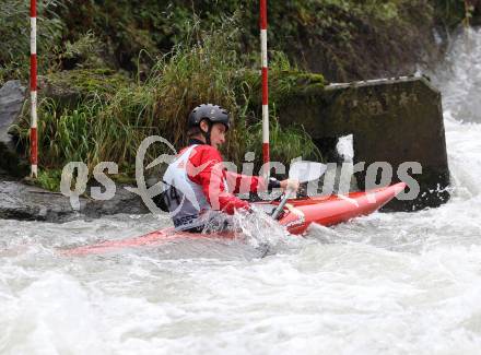 Wildwassersport. Alpe Adria Kanu Slalom Gurk 2012.  Mario Leitner (KC Glanegg). Klagenfurt, Gurkerbruecke, am 30.9.2012.
Foto: Kuess
---
pressefotos, pressefotografie, kuess, qs, qspictures, sport, bild, bilder, bilddatenbank