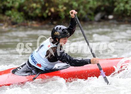 Wildwassersport. Alpe Adria Kanu Slalom Gurk 2012. Nadine Weratschnig (KV Klagenfurt). Klagenfurt, Gurkerbruecke, am 30.9.2012.
Foto: Kuess
---
pressefotos, pressefotografie, kuess, qs, qspictures, sport, bild, bilder, bilddatenbank