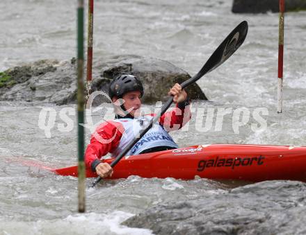 Wildwassersport. Alpe Adria Kanu Slalom Gurk 2012.  Mario Leitner (KC Glanegg). Klagenfurt, Gurkerbruecke, am 30.9.2012.
Foto: Kuess
---
pressefotos, pressefotografie, kuess, qs, qspictures, sport, bild, bilder, bilddatenbank