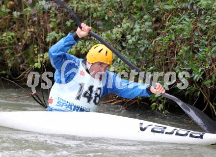 Wildwassersport. Alpe Adria Kanu Slalom Gurk 2012.  Norbert Sattler (KV Klagenfurt). Klagenfurt, Gurkerbruecke, am 30.9.2012.
Foto: Kuess
---
pressefotos, pressefotografie, kuess, qs, qspictures, sport, bild, bilder, bilddatenbank