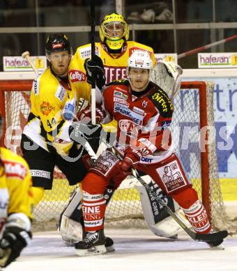 EBEL. Eishockey Bundesliga. EC KAC gegen UPC Vienna Capitals. Stephan Geier,   (KAC), Jamie Fraser (Caps). Klagenfurt, am 30.9.2012.
Foto: Kuess 


---
pressefotos, pressefotografie, kuess, qs, qspictures, sport, bild, bilder, bilddatenbank