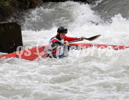 Wildwassersport. Alpe Adria Kanu Slalom Gurk 2012.  Mario Leitner (KC Glanegg).. Klagenfurt, Gurkerbruecke, am 30.9.2012.
Foto: Kuess
---
pressefotos, pressefotografie, kuess, qs, qspictures, sport, bild, bilder, bilddatenbank