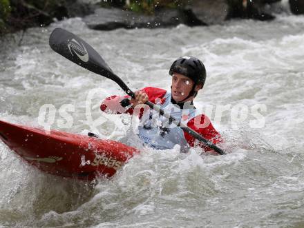 Wildwassersport. Alpe Adria Kanu Slalom Gurk 2012.  Mario Leitner (KC Glanegg). Klagenfurt, Gurkerbruecke, am 30.9.2012.
Foto: Kuess
---
pressefotos, pressefotografie, kuess, qs, qspictures, sport, bild, bilder, bilddatenbank