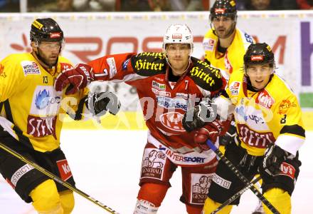 EBEL. Eishockey Bundesliga. EC KAC gegen UPC Vienna Capitals.  Herbert Ratz, (KAC),  Zdenek Blatny, Tony Romano (Caps). Klagenfurt, am 30.9.2012.
Foto: Kuess 


---
pressefotos, pressefotografie, kuess, qs, qspictures, sport, bild, bilder, bilddatenbank