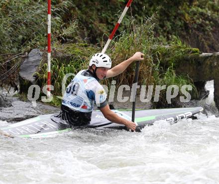 Wildwassersport. Alpe Adria Kanu Slalom Gurk 2012.  Maximilian Roemer (KV Klagenfurt). Klagenfurt, Gurkerbruecke, am 30.9.2012.
Foto: Kuess
---
pressefotos, pressefotografie, kuess, qs, qspictures, sport, bild, bilder, bilddatenbank