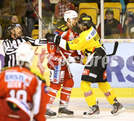 EBEL. Eishockey Bundesliga. EC KAC gegen UPC Vienna Capitals. Gregor Hager, (KAC),  Adrian Veideman  (Caps). Klagenfurt, am 30.9.2012.
Foto: Kuess 


---
pressefotos, pressefotografie, kuess, qs, qspictures, sport, bild, bilder, bilddatenbank