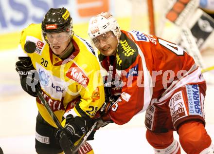 EBEL. Eishockey Bundesliga. EC KAC gegen UPC Vienna Capitals. David Schuller, (KAC), Marcus Olsson (Caps). Klagenfurt, am 30.9.2012.
Foto: Kuess 


---
pressefotos, pressefotografie, kuess, qs, qspictures, sport, bild, bilder, bilddatenbank