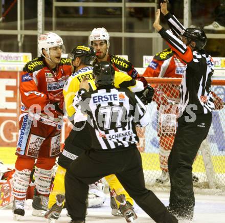 EBEL. Eishockey Bundesliga. EC KAC gegen UPC Vienna Capitals.  Tyler Spurgeon, Martin Schumnig,  (KAC), Francois Fortier (Caps). Klagenfurt, am 30.9.2012.
Foto: Kuess 


---
pressefotos, pressefotografie, kuess, qs, qspictures, sport, bild, bilder, bilddatenbank