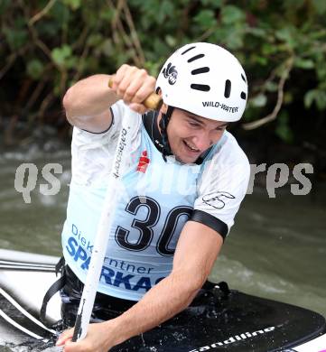 Wildwassersport. Alpe Adria Kanu Slalom Gurk 2012.  Peter Draxl. Klagenfurt, Gurkerbruecke, am 30.9.2012.
Foto: Kuess
---
pressefotos, pressefotografie, kuess, qs, qspictures, sport, bild, bilder, bilddatenbank