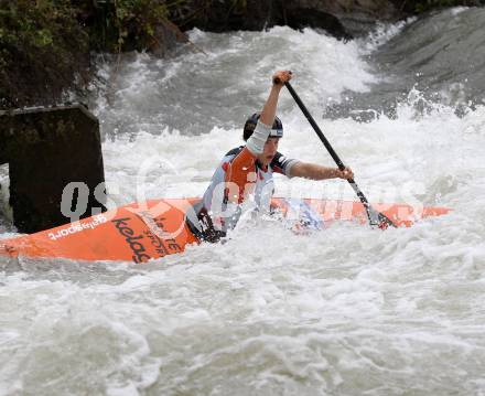 Wildwassersport. Alpe Adria Kanu Slalom Gurk 2012.  Julia Schmid (KC Glanegg). Klagenfurt, Gurkerbruecke, am 30.9.2012.
Foto: Kuess
---
pressefotos, pressefotografie, kuess, qs, qspictures, sport, bild, bilder, bilddatenbank