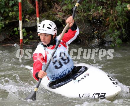 Wildwassersport. Alpe Adria Kanu Slalom Gurk 2012.  Viktoria Wolffhardt (PSV Tulln). Klagenfurt, Gurkerbruecke, am 30.9.2012.
Foto: Kuess
---
pressefotos, pressefotografie, kuess, qs, qspictures, sport, bild, bilder, bilddatenbank