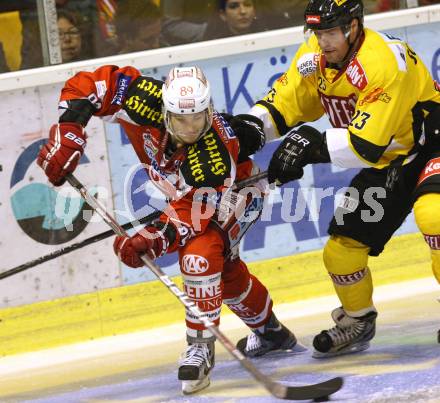 EBEL. Eishockey Bundesliga. EC KAC gegen UPC Vienna Capitals. Raphael Herburger,  (KAC), Markus Schlacher  (Caps). Klagenfurt, am 30.9.2012.
Foto: Kuess 


---
pressefotos, pressefotografie, kuess, qs, qspictures, sport, bild, bilder, bilddatenbank