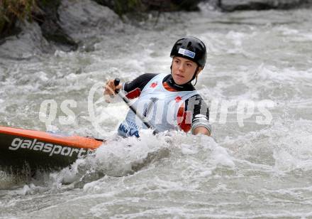 Wildwassersport. Alpe Adria Kanu Slalom Gurk 2012.  Julia Schmid (KC Glanegg). Klagenfurt, Gurkerbruecke, am 30.9.2012.
Foto: Kuess
---
pressefotos, pressefotografie, kuess, qs, qspictures, sport, bild, bilder, bilddatenbank