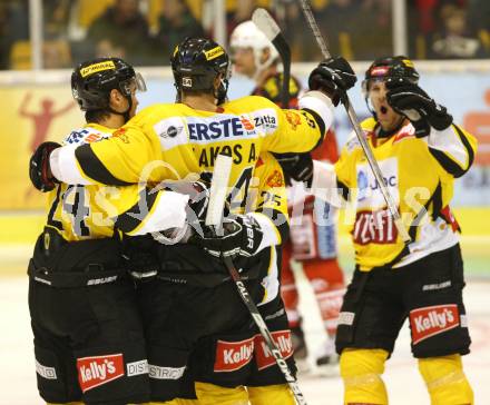 EBEL. Eishockey Bundesliga. EC KAC gegen UPC Vienna Capitals. Torjubel (Caps). Klagenfurt, am 30.9.2012.
Foto: Kuess 


---
pressefotos, pressefotografie, kuess, qs, qspictures, sport, bild, bilder, bilddatenbank