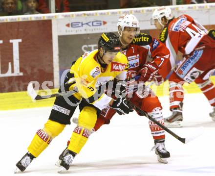 EBEL. Eishockey Bundesliga. EC KAC gegen UPC Vienna Capitals.  Herbert Ratz,  (KAC), Daniel Woger (Caps). Klagenfurt, am 30.9.2012.
Foto: Kuess 


---
pressefotos, pressefotografie, kuess, qs, qspictures, sport, bild, bilder, bilddatenbank
