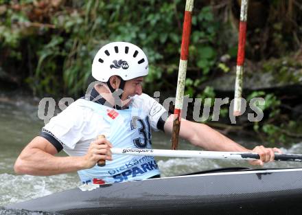 Wildwassersport. Alpe Adria Kanu Slalom Gurk 2012.  Peter Draxl. Klagenfurt, Gurkerbruecke, am 30.9.2012.
Foto: Kuess
---
pressefotos, pressefotografie, kuess, qs, qspictures, sport, bild, bilder, bilddatenbank