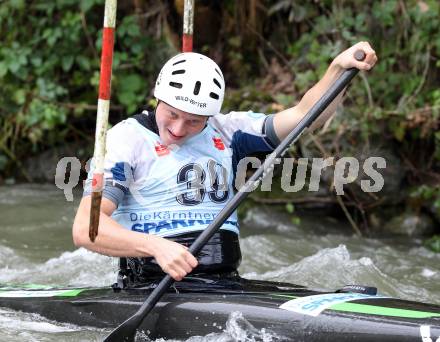 Wildwassersport. Alpe Adria Kanu Slalom Gurk 2012.  Maximilian Roemer (KV Klagenfurt). Klagenfurt, Gurkerbruecke, am 30.9.2012.
Foto: Kuess
---
pressefotos, pressefotografie, kuess, qs, qspictures, sport, bild, bilder, bilddatenbank