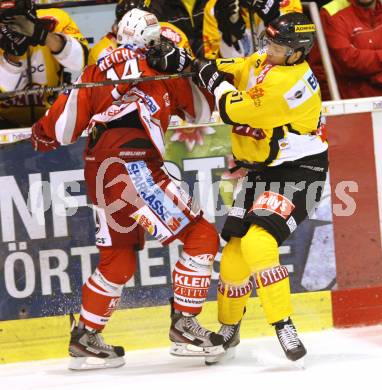 EBEL. Eishockey Bundesliga. EC KAC gegen UPC Vienna Capitals.  Johannes Reichel,  (KAC), Daniel woger (Caps). Klagenfurt, am 30.9.2012.
Foto: Kuess 


---
pressefotos, pressefotografie, kuess, qs, qspictures, sport, bild, bilder, bilddatenbank