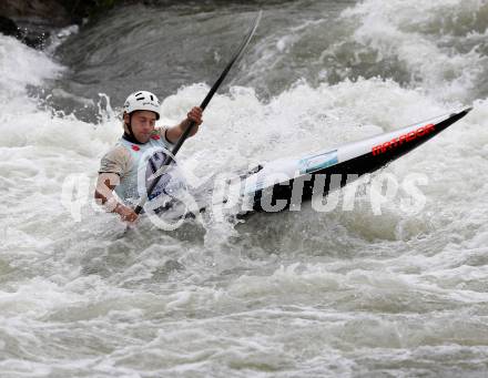 Wildwassersport. Alpe Adria Kanu Slalom Gurk 2012.  Dominik Scherwitzl (KC Glanegg). Klagenfurt, Gurkerbruecke, am 30.9.2012.
Foto: Kuess
---
pressefotos, pressefotografie, kuess, qs, qspictures, sport, bild, bilder, bilddatenbank